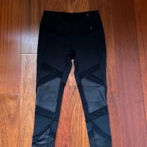 Carrie underwood black leggings!